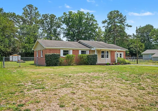 Photo 2 of Single family home for sale at 111 Fox Dr, Dudley, NC 28333 | MLS# 10177346 | Listing updated on 2026-09-10