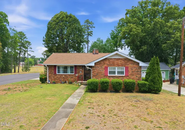 Homes for sale in Graham, NC | 500 Oakwood Ln, Graham, NC 27253 | MLS# 10177352