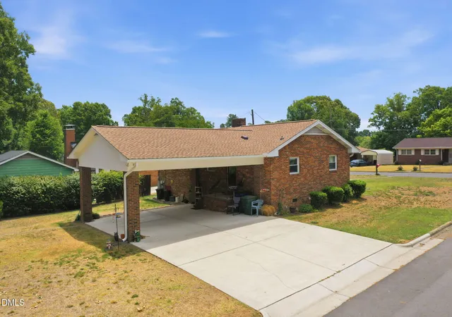 Homes for sale in Graham, NC | 500 Oakwood Ln, Graham, NC 27253 | MLS# 10177352