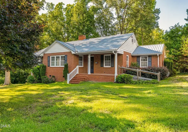 Photo 2 of Single family home for sale at 420 Rodwell St, Warrenton, NC 27589 | MLS# 10178553 | Listing updated on 2026-09-04
