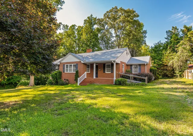 Photo 3 of Single family home for sale at 420 Rodwell St, Warrenton, NC 27589 | MLS# 10178553 | Listing updated on 2026-09-04