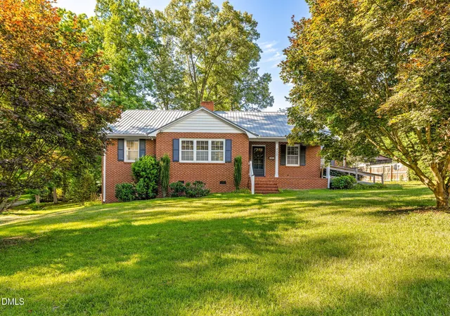 Photo 4 of Single family home for sale at 420 Rodwell St, Warrenton, NC 27589 | MLS# 10178553 | Listing updated on 2026-09-04