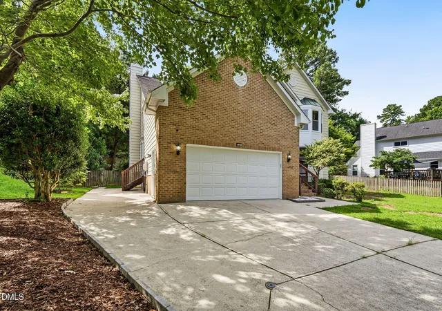 Photo 3 of Single family home for sale at 4409 Queenstown Ct, Raleigh, NC 27612 | MLS# 10177385 | Listing updated on 2026-10-02