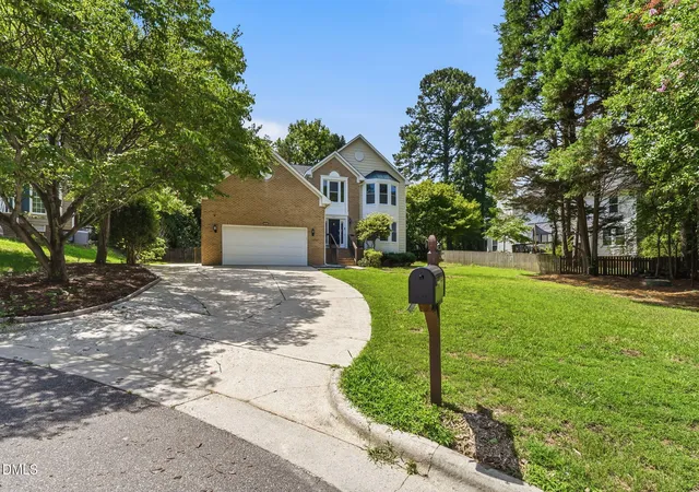 Photo 4 of Single family home for sale at 4409 Queenstown Ct, Raleigh, NC 27612 | MLS# 10177385 | Listing updated on 2026-10-02