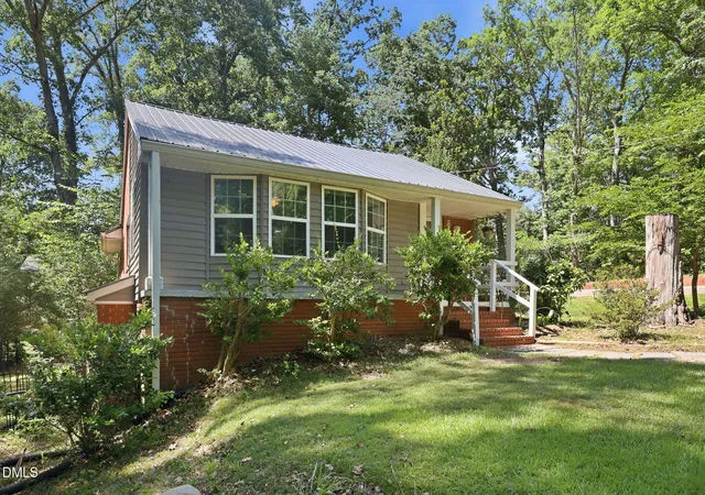 1st image of 540 W Chisholm St, Sanford, NC 27330 | MLS# 10177577
