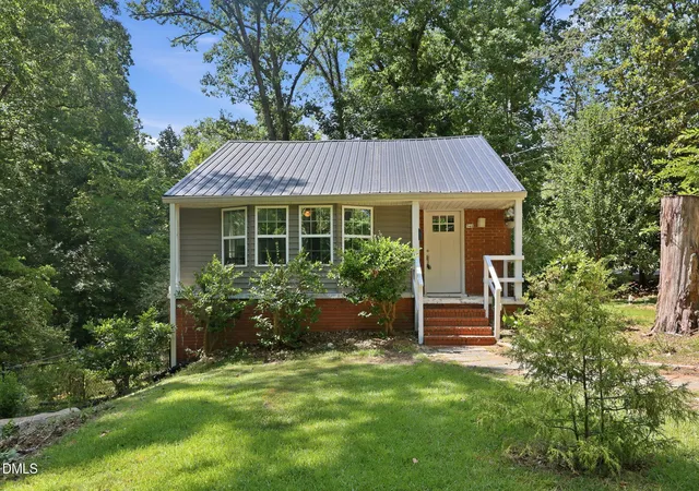 2nd image of 540 W Chisholm St, Sanford, NC 27330 | MLS# 10177577