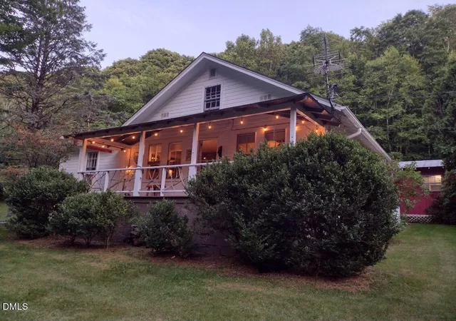 Homes for sale in Spruce Pine, NC | 659 Chestnut Grove Rd, Spruce Pine, NC 28777 | MLS# 10177653