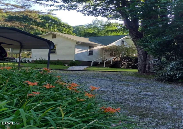 Homes for sale in Spruce Pine, NC | 659 Chestnut Grove Rd, Spruce Pine, NC 28777 | MLS# 10177653