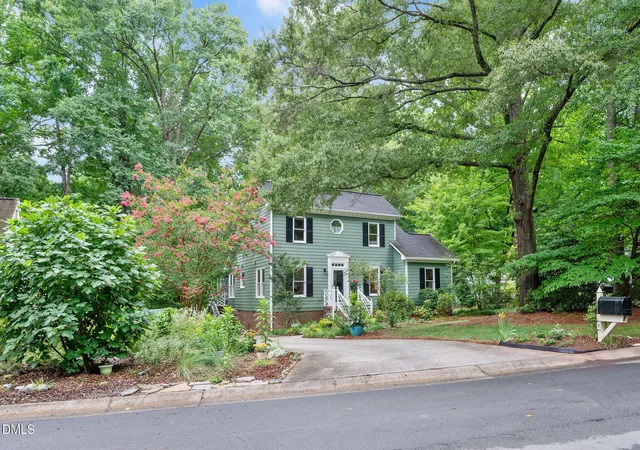 Photo 2 of Single family home for sale at 7 Fox Chase Ln, Durham, NC 27713 | MLS# 10180122 | Listing updated on 2026-09-05