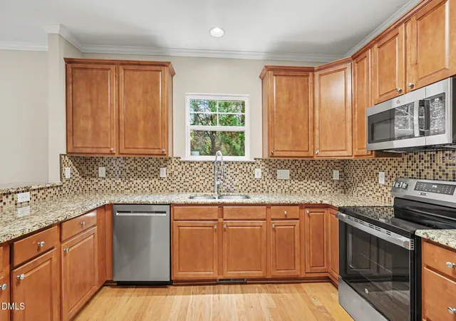 Photo 3 of Single family home for sale at 6 Silverbell Ct, Durham, NC 27713 | MLS# 10177927 | Listing updated on 2026-09-12