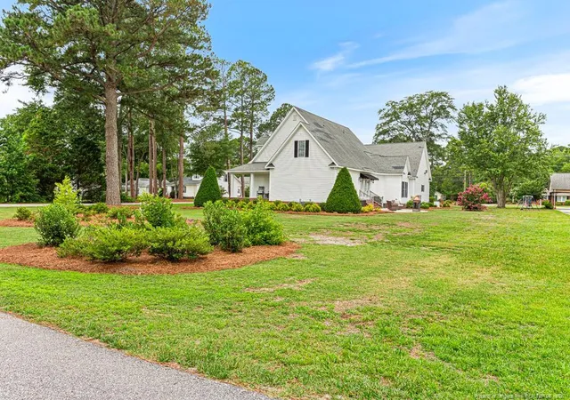 Homes for sale in Salemburg, NC | 101 E Royal St, Salemburg, NC 28385 | MLS# 765312