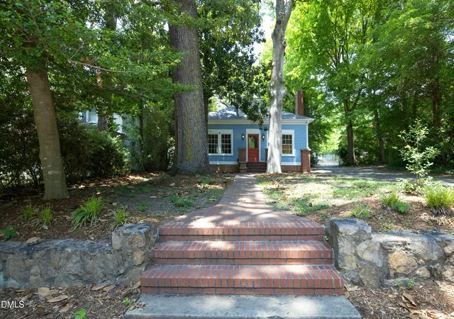 2nd image of 304 Mccauley St, Chapel Hill, NC 27516 | MLS# 10183685
