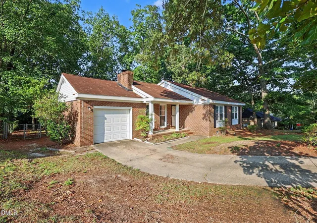 Photo 3 of Sale Pending at 7123 Evanston St, Fayetteville, NC 28314 | MLS# 10177826 | Listing updated on 2026-09-17