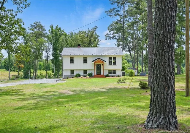 Photo 5 of Single family home for sale at 322 Shady Ln, Cameron, NC 28326 | MLS# 765181 | Listing updated on 2026-08-24