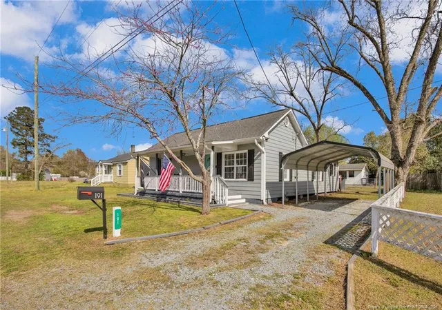 Photo 3 of Single family home for sale at 191 S Green St, Parkton, NC 28371 | MLS# 765338 | Listing updated on 2026-08-31