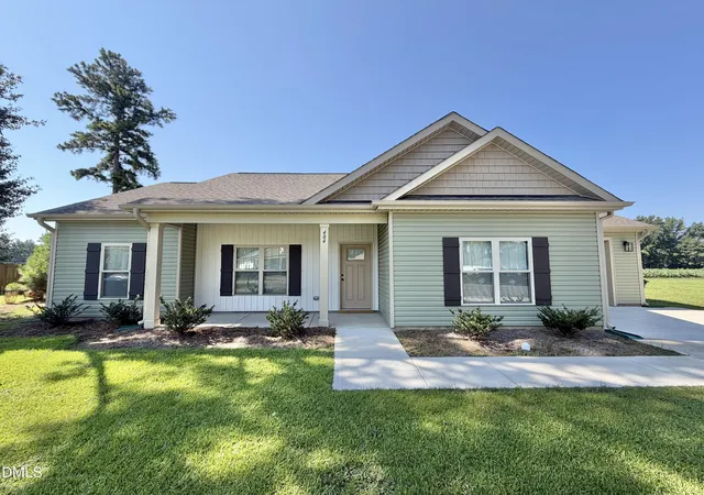 Photo 3 of Single family home for sale at 404 S Eastwood Dr, Benson, NC 27504 | MLS# 10179560 | Listing updated on 2026-09-02