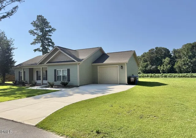 Photo 4 of Single family home for sale at 404 S Eastwood Dr, Benson, NC 27504 | MLS# 10179560 | Listing updated on 2026-09-02