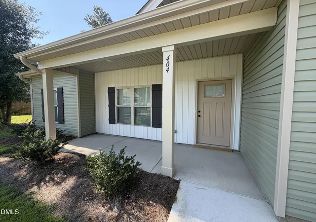 Photo 3 of Single family home for sale at 404 S Eastwood Dr, Benson, NC 27504 | MLS# 10179560 | Listing updated on 2026-09-02