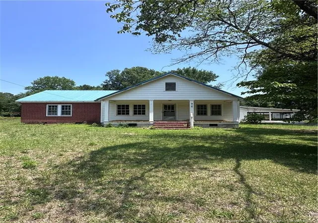 Homes for sale in Laurinburg, NC | 916 Aberdeen Rd, Laurinburg, NC 28352 | MLS# 765328