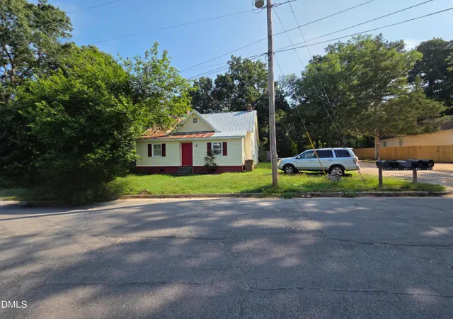 Photo 3 of Sale Pending at 421 Pearce Ave, Wake Forest, NC 27587 | MLS# 10178234 | Listing updated on 2026-10-01