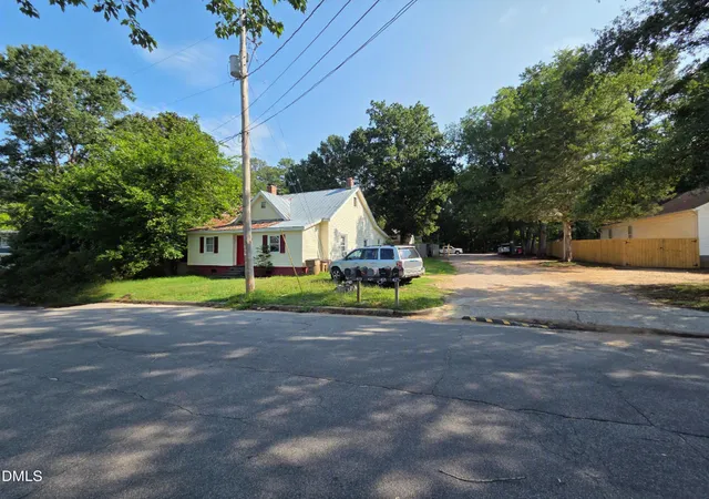 Photo 3 of Sale Pending at 421 Pearce Ave, Wake Forest, NC 27587 | MLS# 10178234 | Listing updated on 2026-10-01