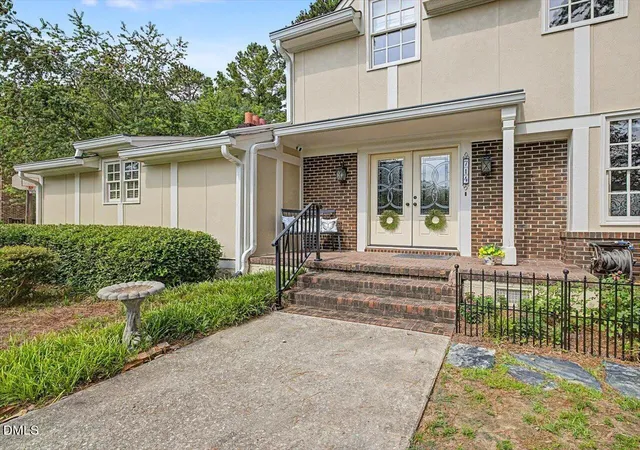 Photo 3 of Sale Pending at 714 Chestnut Dr, Smithfield, NC 27577 | MLS# 10178130 | Listing updated on 2026-09-03