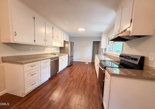 3rd image of 917 Hillview Dr, Cary, NC 27511 | MLS# 10178233