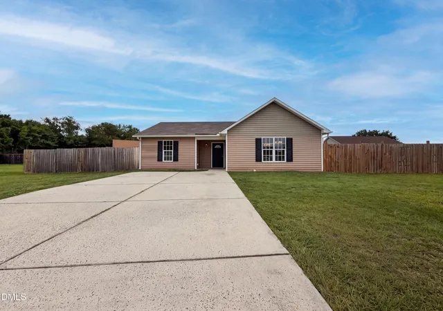 Homes for sale in Selma, NC | 102 Reebe Cir, Selma, NC 27576 | MLS# 10177981