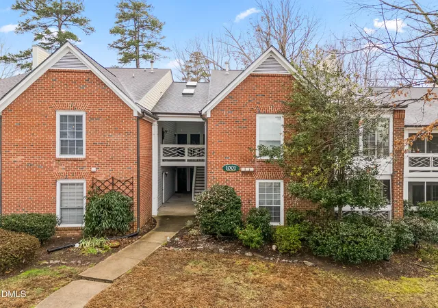 Homes for sale in Chapel Hill, NC | 1001 Kingswood Dr #J, Chapel Hill, NC 27517 | MLS# 10177931