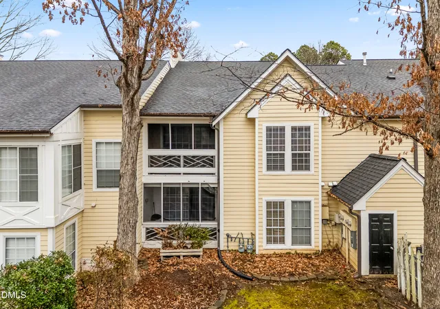 Homes for sale in Chapel Hill, NC | 1001 Kingswood Dr, Chapel Hill, NC 27517