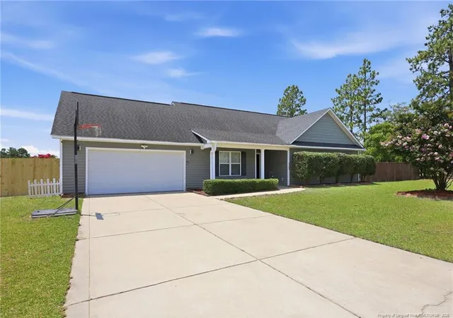 2nd image of 2105 Saint Nicholas Dr, Hope Mills, NC 28348 | MLS# 765399