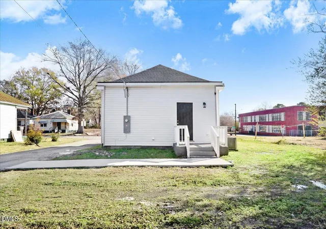 Photo 4 of Single family home for sale at 304 Woodland Ave, Rocky Mount, NC 27801 | MLS# 10178013 | Listing updated on 2026-08-25