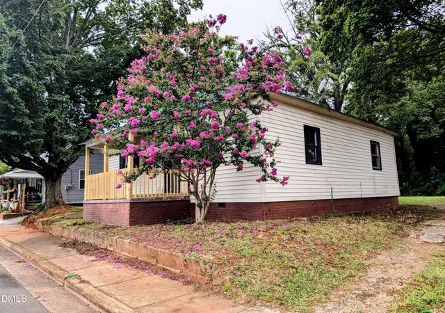 Homes for sale in Burlington, NC | 409 S Anthony St, Burlington, NC 27215 | MLS# 10178014