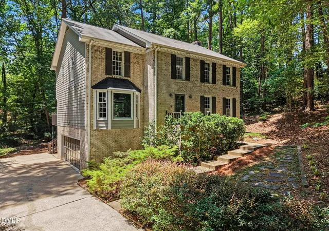 Photo 2 of Sale Pending at 5537 Parkwood Dr, Raleigh, NC 27612 | MLS# 10178053 | Listing updated on 2026-08-24