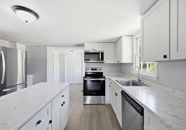Photo 3 of Single family home for sale at 895 Stewart Rd, Four Oaks, NC 27524 | MLS# 10181195 | Listing updated on 2026-08-04