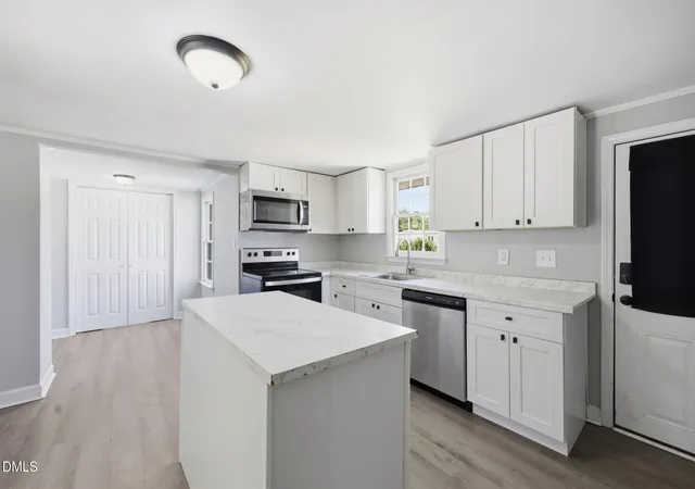 Photo 4 of Single family home for sale at 895 Stewart Rd, Four Oaks, NC 27524 | MLS# 10181195 | Listing updated on 2026-08-04