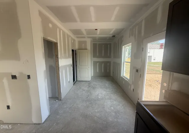 Photo 4 of Single family home for sale at 42 Gresham Ct, Dunn, NC 28334 | MLS# 10178074 | Listing updated on 2026-09-16