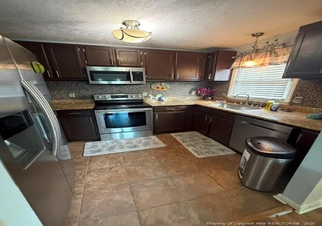 4th image of 712 Alexwood Dr, Hope Mills, NC 28348 | MLS# 765438