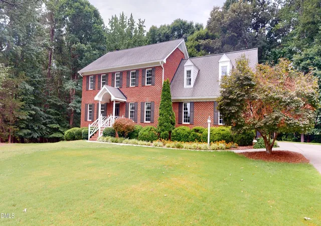 Photo 3 of Sale Pending at 5005 Fielding Dr, Raleigh, NC 27606 | MLS# 10178936 | Listing updated on 2026-08-17