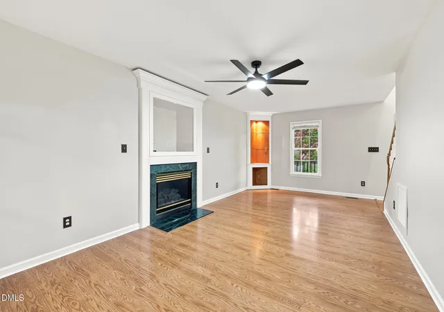 Photo 4 of Sale Pending at 811 Teulon Way, Apex, NC 27502 | MLS# 10182558 | Listing updated on 2026-08-28