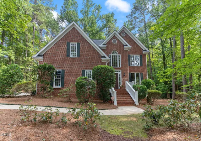Photo 3 of Single family home for sale at 909 Oak Crk Rd, Raleigh, NC 27615 | MLS# 10178189 | Listing updated on 2026-09-26