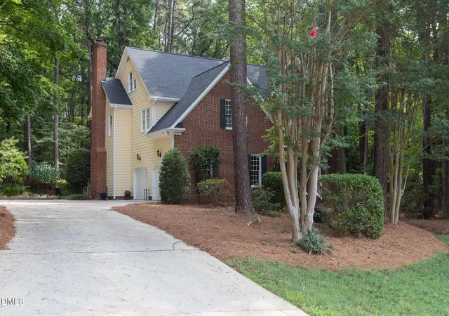 Photo 3 of Single family home for sale at 909 Oak Crk Rd, Raleigh, NC 27615 | MLS# 10178189 | Listing updated on 2026-09-26