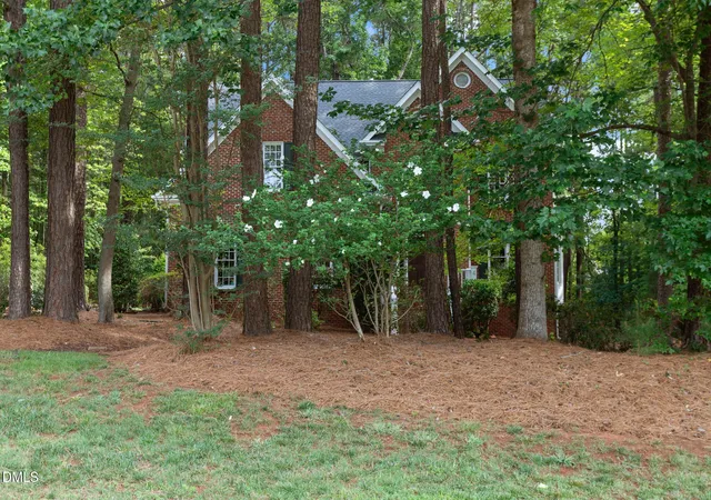 Photo 4 of Single family home for sale at 909 Oak Crk Rd, Raleigh, NC 27615 | MLS# 10178189 | Listing updated on 2026-09-26