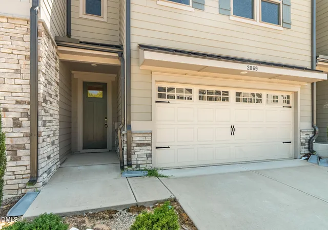 Photo 4 of Townhouse for sale at 2069 Maggie Valley Dr, Apex, NC 27502 | MLS# 10184052 | Listing updated on 2026-08-16