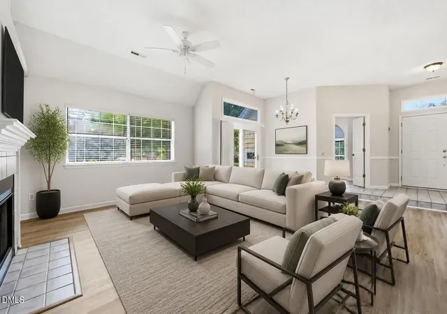 Photo 3 of Sale Pending at 104 Covington Dr, Chapel Hill, NC 27514 | MLS# 10180222 | Listing updated on 2026-08-19