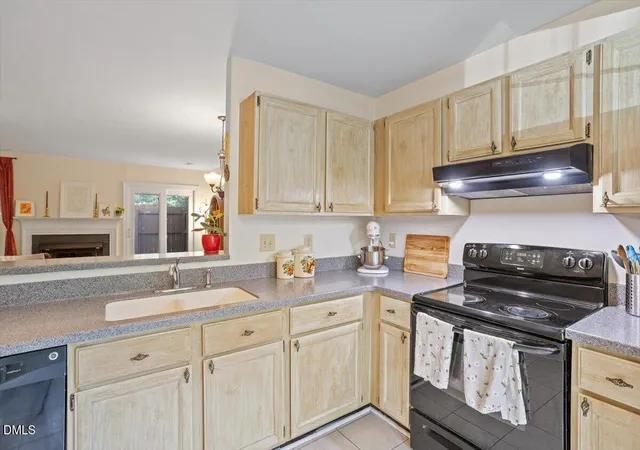 Photo 4 of Townhouse for sale at 104 Sir Richard Ln, Chapel Hill, NC 27517 | MLS# 10180389 | Listing updated on 2026-10-02