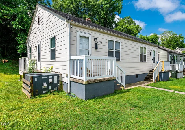 3rd image of 806 Eva St, Durham, NC 27701 | MLS# 10178244