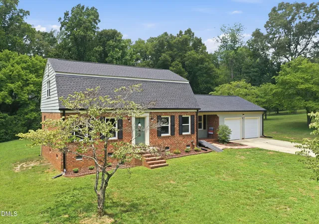 Homes for sale in Graham, NC | 334 Forest Dr, Graham, NC 27253 | MLS# 10178594