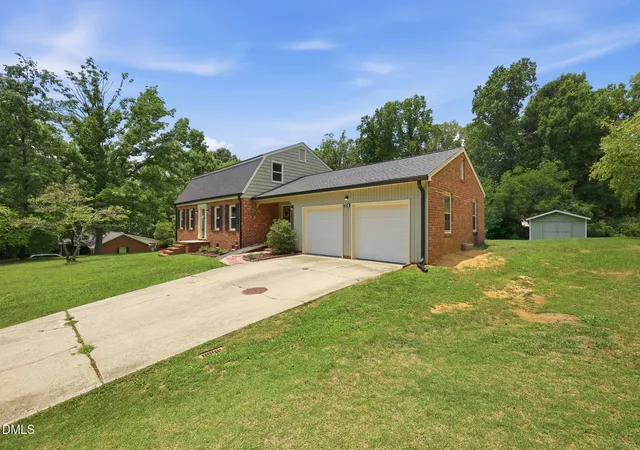 Homes for sale in Graham, NC | 334 Forest Dr, Graham, NC 27253 | MLS# 10178594