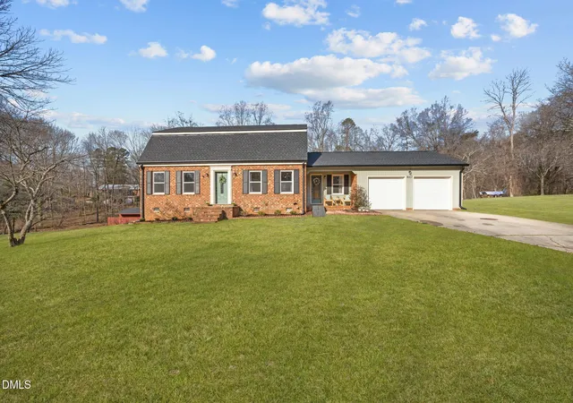 Homes for sale in Graham, NC | 334 Forest Dr, Graham, NC 27253 | MLS# 10178594